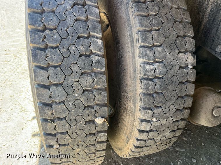 image for item MG9485 1994 Peterbilt 378  dump truck