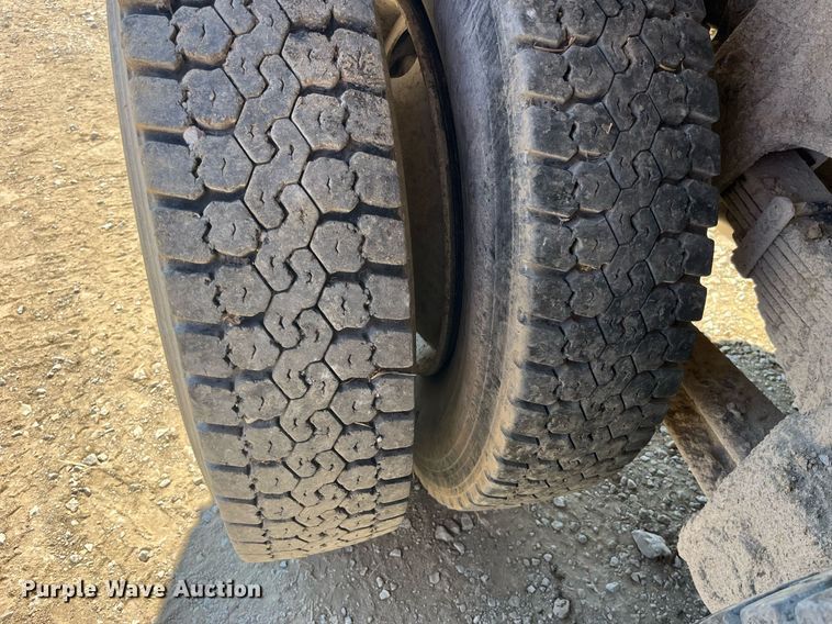 image for item MG9485 1994 Peterbilt 378  dump truck