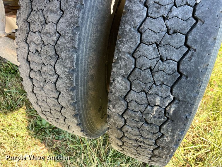 image for item MG9485 1994 Peterbilt 378  dump truck