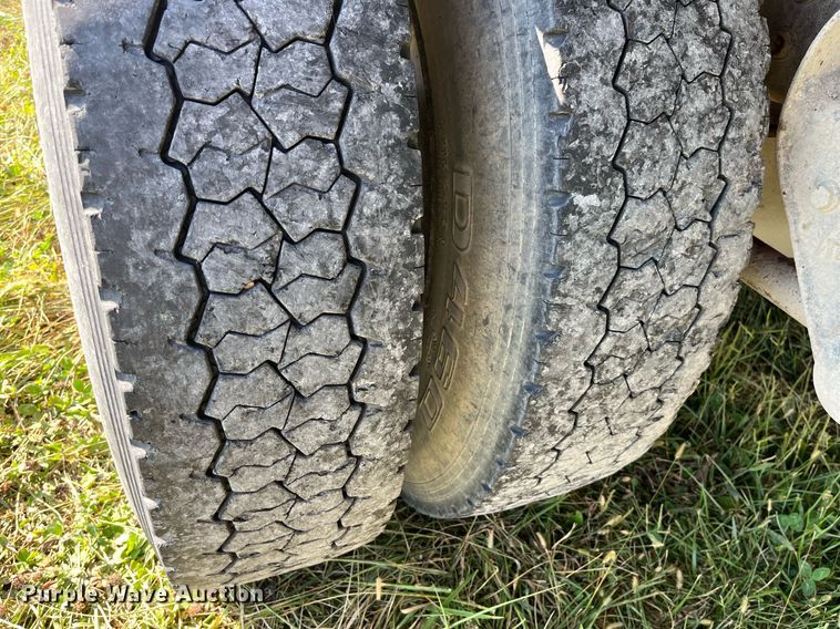 image for item MG9485 1994 Peterbilt 378  dump truck