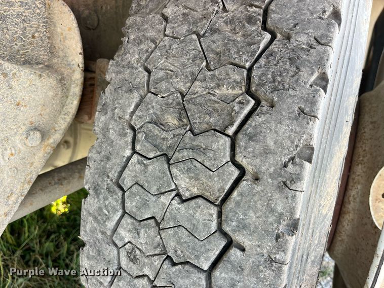 image for item MG9485 1994 Peterbilt 378  dump truck