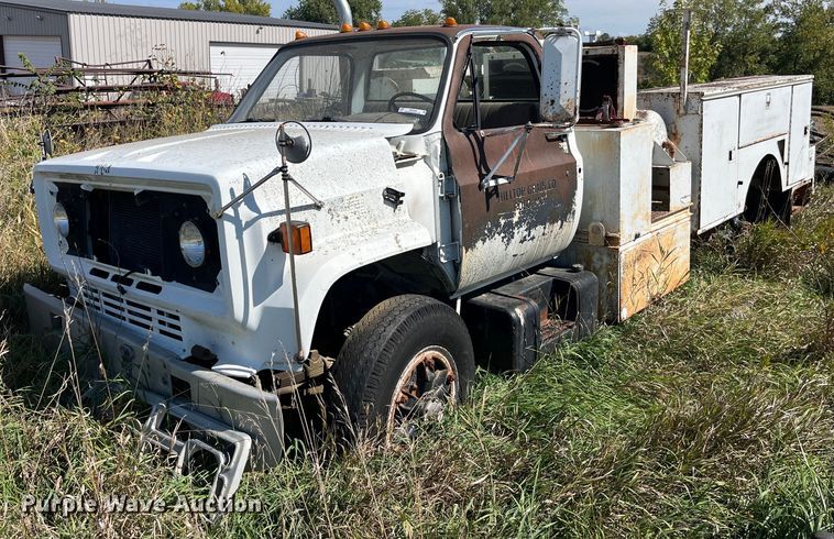 image for item MG9486 1988 GMC  utility / service truck