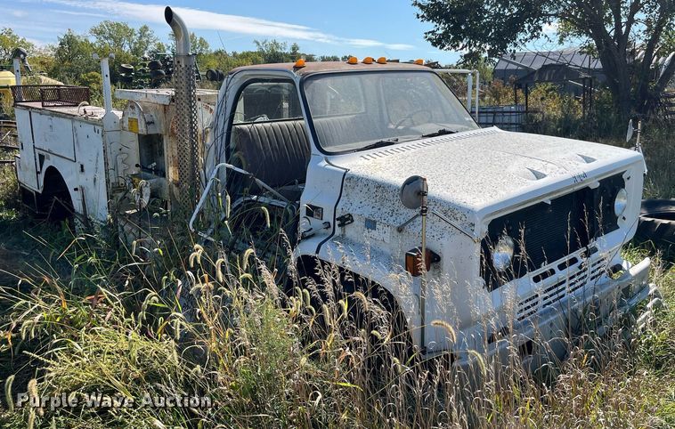 image for item MG9486 1988 GMC  utility / service truck