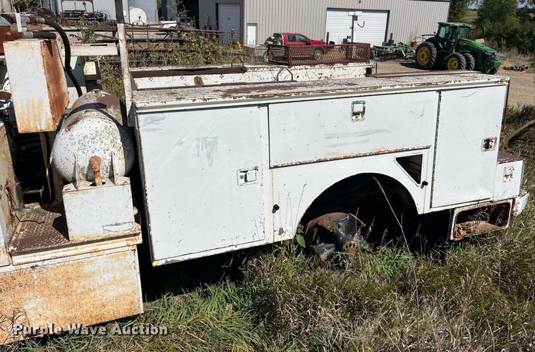 image for item MG9486 1988 GMC  utility / service truck