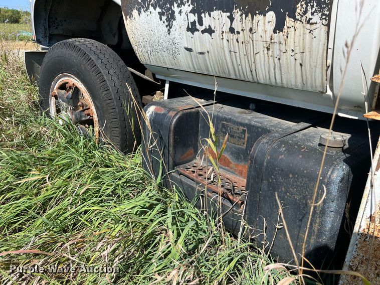 image for item MG9486 1988 GMC  utility / service truck