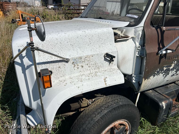 image for item MG9486 1988 GMC  utility / service truck