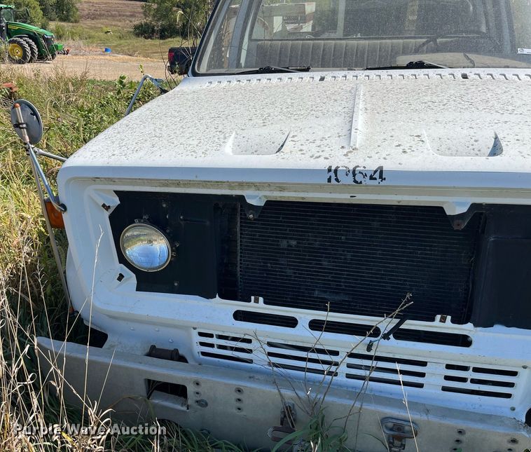 image for item MG9486 1988 GMC  utility / service truck