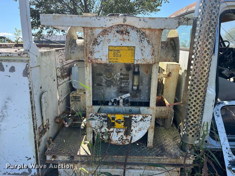 image for item MG9486 1988 GMC  utility / service truck