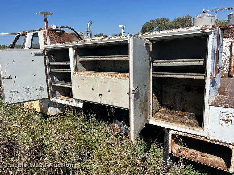 image for item MG9486 1988 GMC  utility / service truck