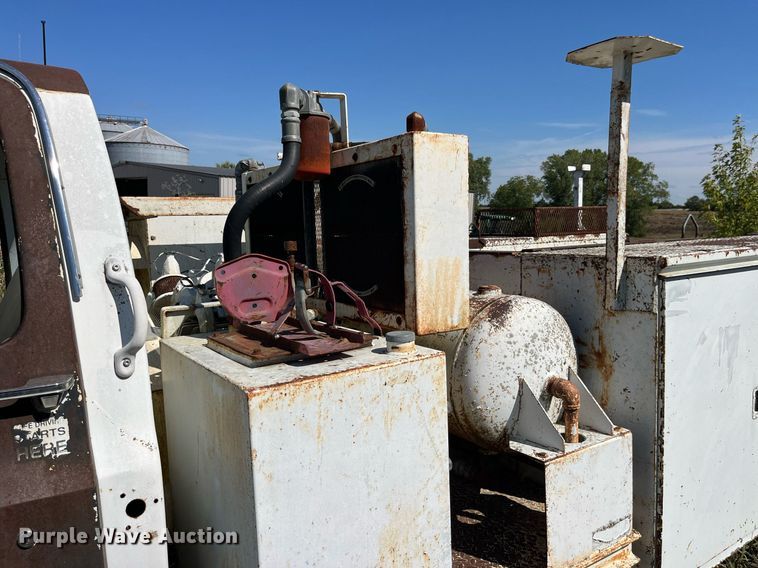 image for item MG9486 1988 GMC  utility / service truck