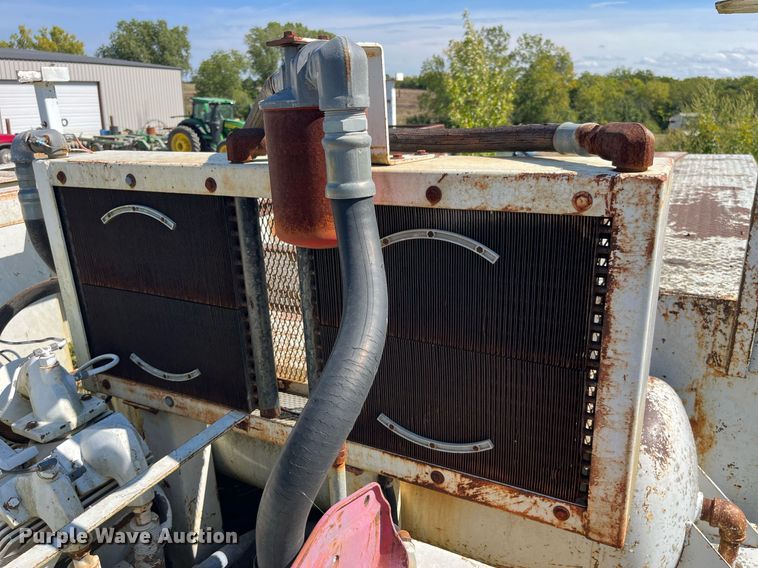 image for item MG9486 1988 GMC  utility / service truck