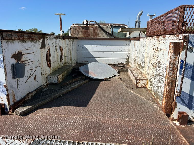 image for item MG9486 1988 GMC  utility / service truck