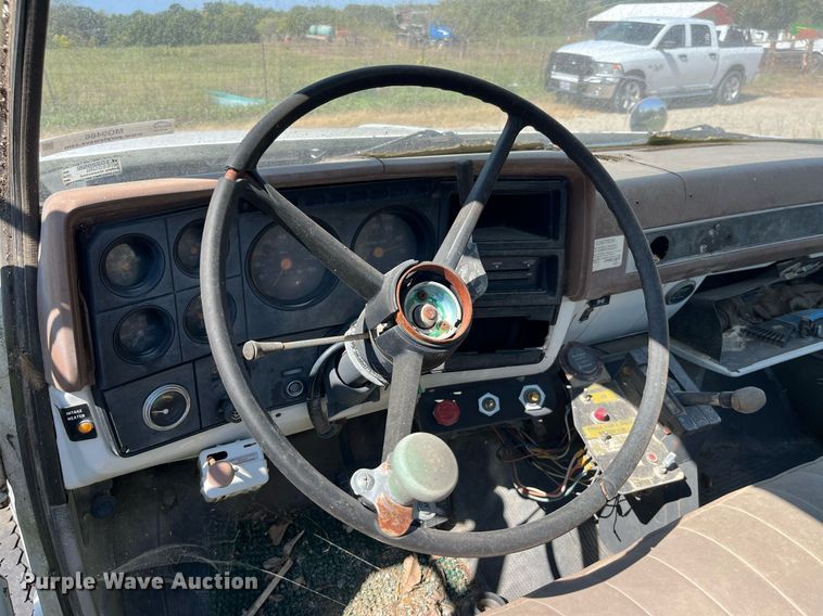 image for item MG9486 1988 GMC  utility / service truck