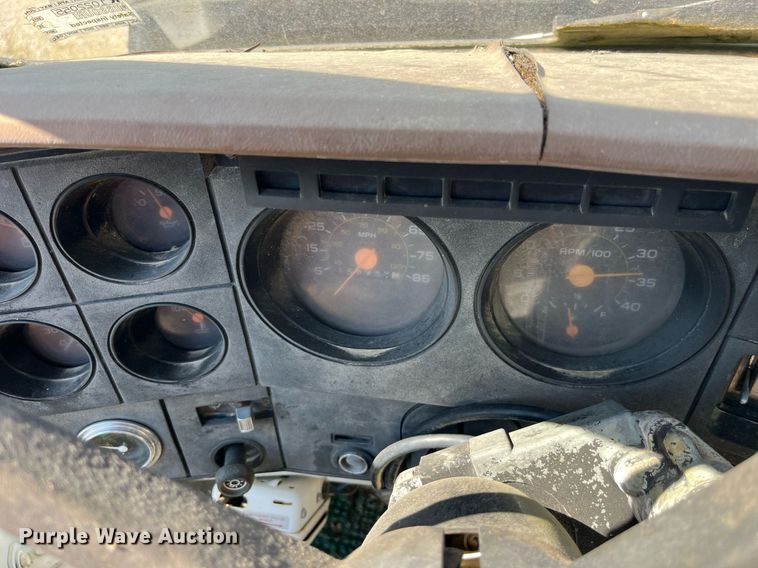 image for item MG9486 1988 GMC  utility / service truck