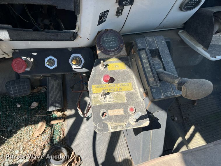 image for item MG9486 1988 GMC  utility / service truck