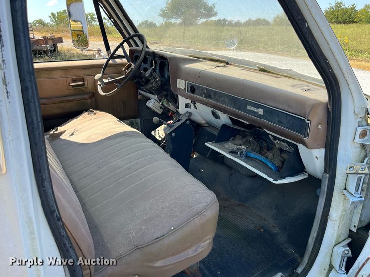 image for item MG9486 1988 GMC  utility / service truck