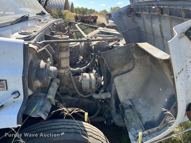 image for item MG9486 1988 GMC  utility / service truck