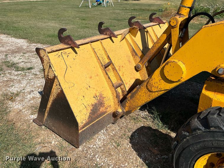 image for item MG9506 1991 John Deere 410D  backhoe