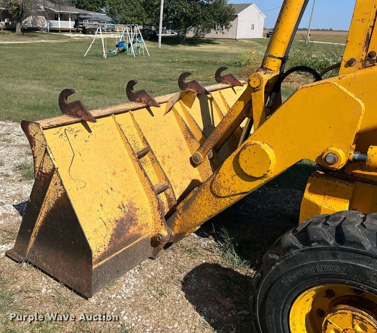image for item MG9506 1991 John Deere 410D  backhoe