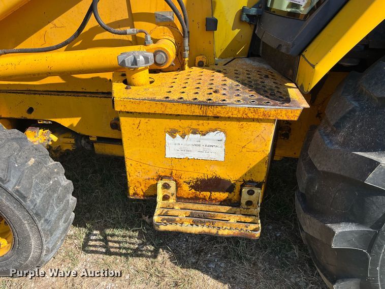 image for item MG9506 1991 John Deere 410D  backhoe