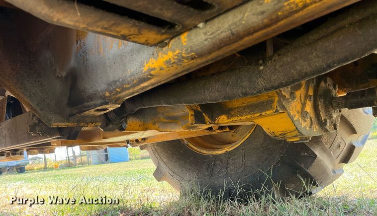 image for item MG9506 1991 John Deere 410D  backhoe