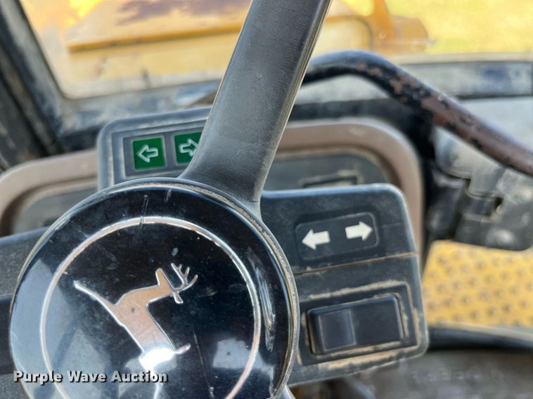 image for item MG9506 1991 John Deere 410D  backhoe