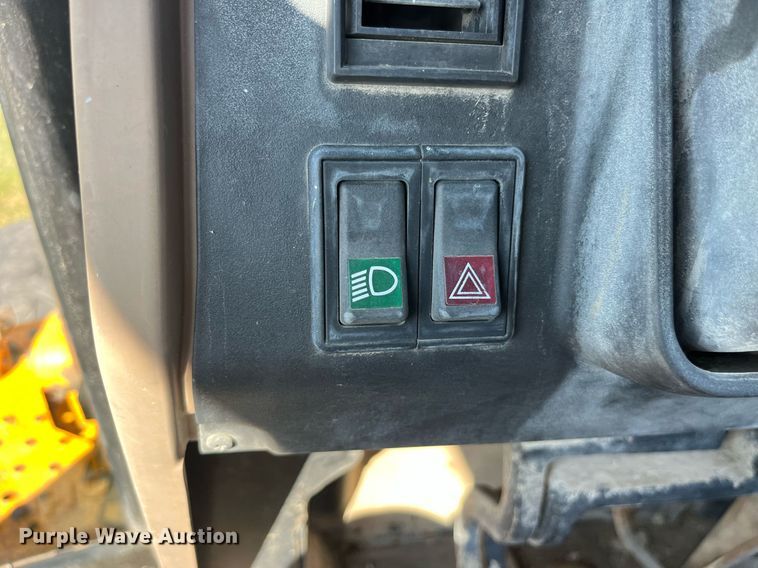 image for item MG9506 1991 John Deere 410D  backhoe