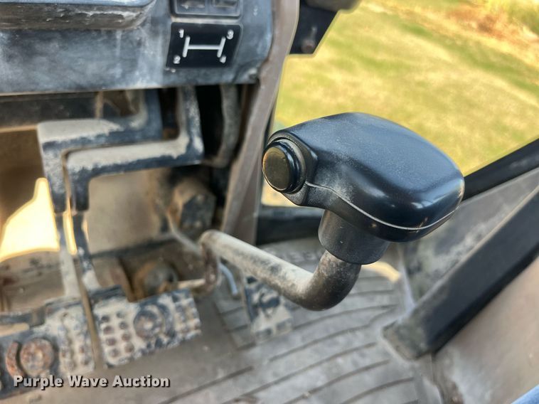 image for item MG9506 1991 John Deere 410D  backhoe