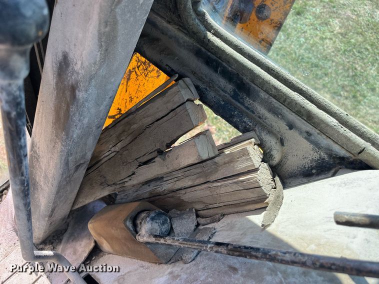 image for item MG9506 1991 John Deere 410D  backhoe