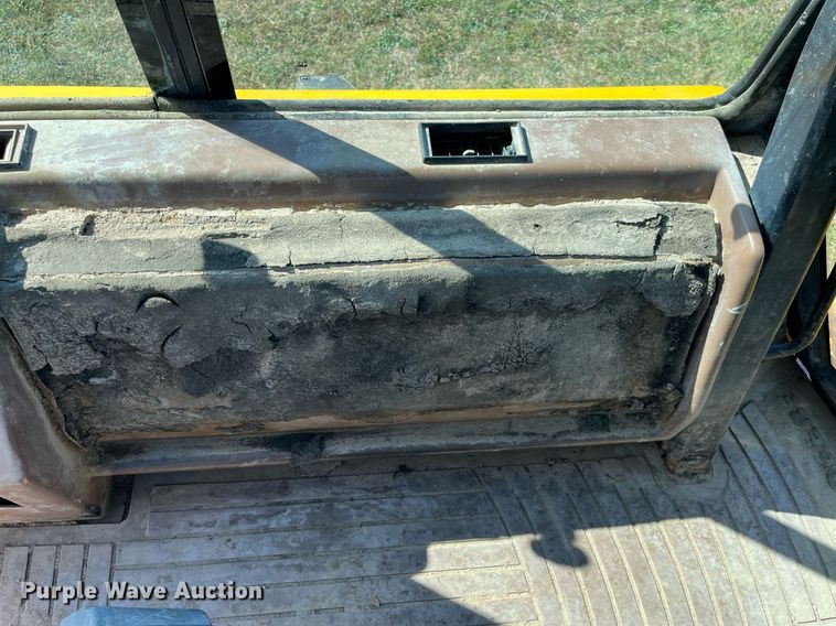 image for item MG9506 1991 John Deere 410D  backhoe