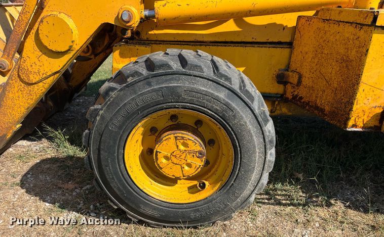 image for item MG9506 1991 John Deere 410D  backhoe