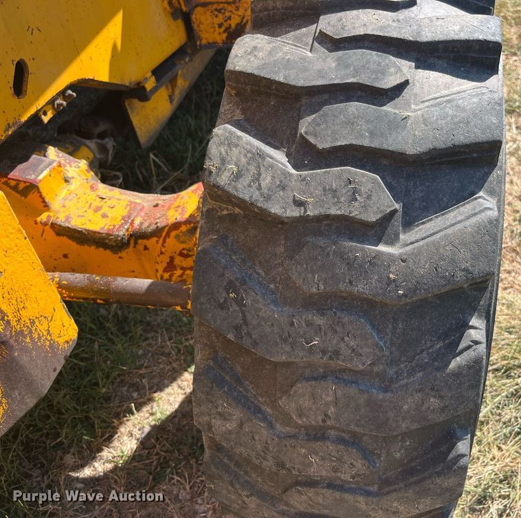 image for item MG9506 1991 John Deere 410D  backhoe