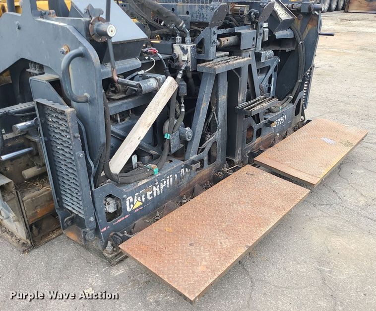 image for item MG9744 2004 Caterpillar AP650B  screed