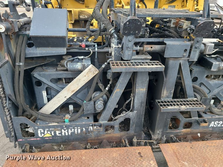 image for item MG9744 2004 Caterpillar AP650B  screed