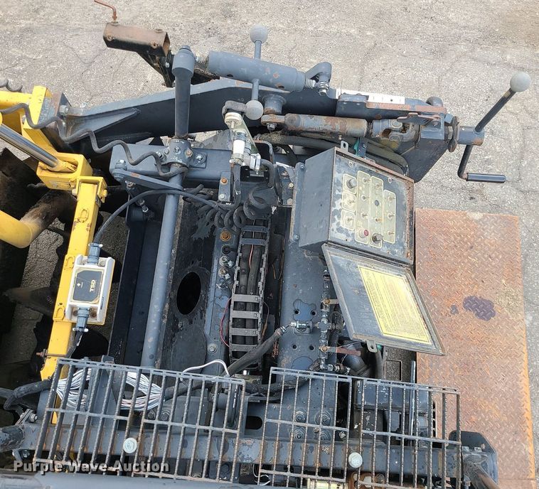 image for item MG9744 2004 Caterpillar AP650B  screed