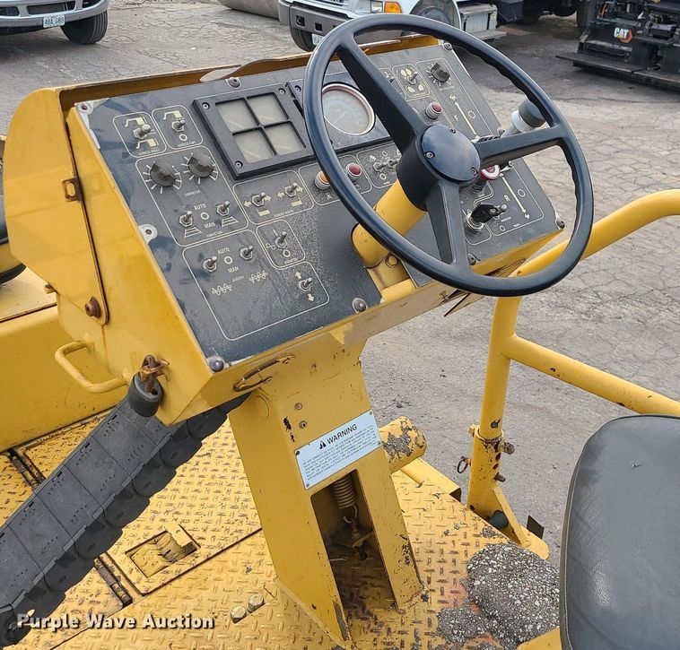 image for item MG9744 2004 Caterpillar AP650B  screed