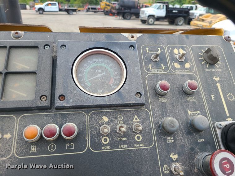 image for item MG9744 2004 Caterpillar AP650B  screed