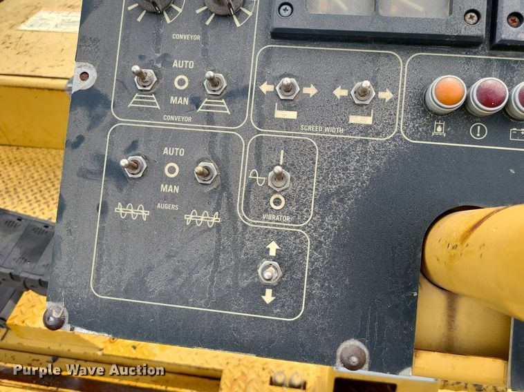 image for item MG9744 2004 Caterpillar AP650B  screed