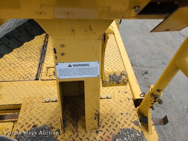 image for item MG9744 2004 Caterpillar AP650B  screed