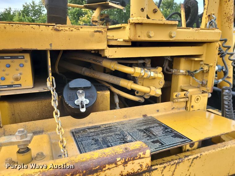 image for item MG9744 2004 Caterpillar AP650B  screed