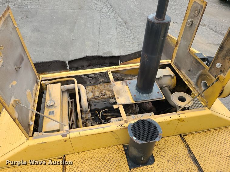 image for item MG9744 2004 Caterpillar AP650B  screed