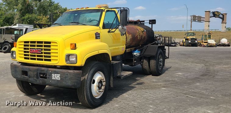 image for item MG9750 2001 GMC C6500  seal coat truck