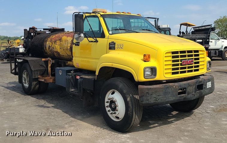 image for item MG9750 2001 GMC C6500  seal coat truck