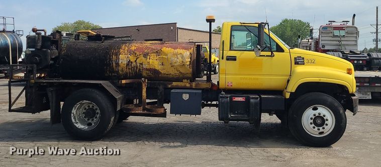 image for item MG9750 2001 GMC C6500  seal coat truck