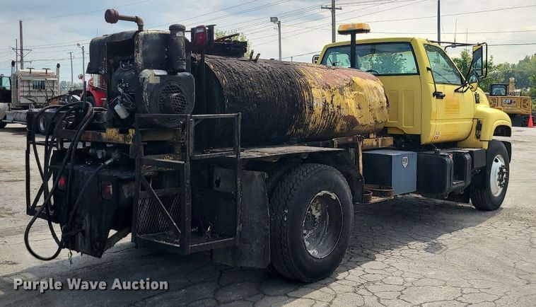 image for item MG9750 2001 GMC C6500  seal coat truck