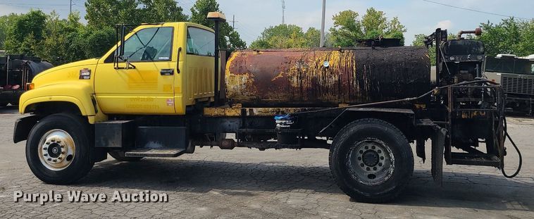 image for item MG9750 2001 GMC C6500  seal coat truck