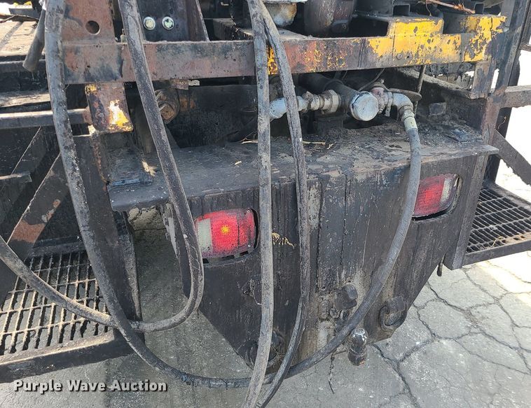 image for item MG9750 2001 GMC C6500  seal coat truck