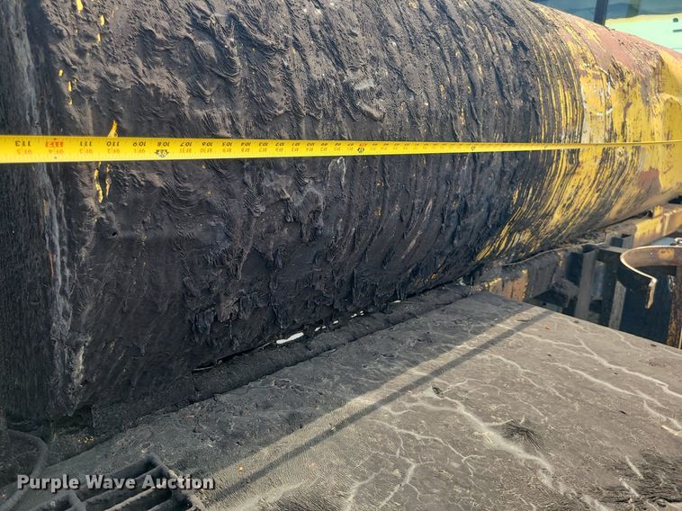 image for item MG9750 2001 GMC C6500  seal coat truck