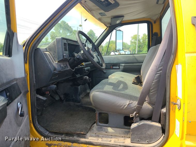 image for item MG9750 2001 GMC C6500  seal coat truck