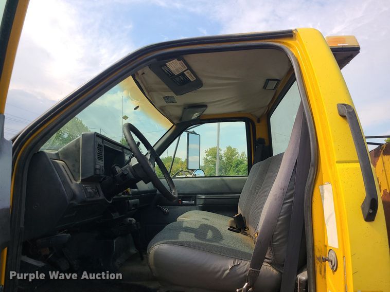 image for item MG9750 2001 GMC C6500  seal coat truck